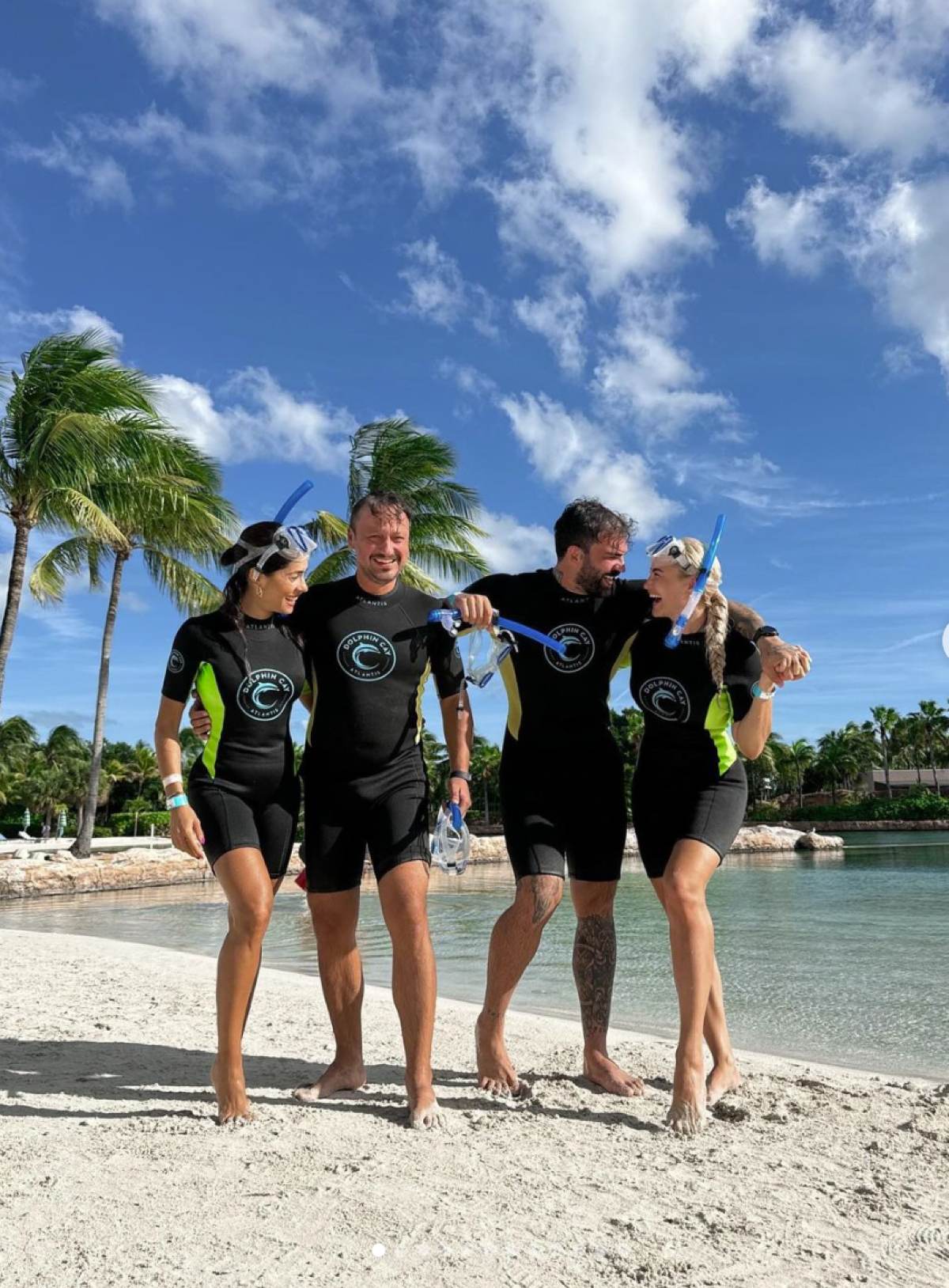 Η Ιωάννα Τούνη με τον Δημήτρη Αλεξάνδρου και φίλους τους στις Μπαχάμες