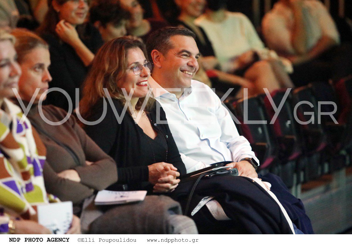 Ο Τσίπρας και η Μπαζιάνα στο θέατρο