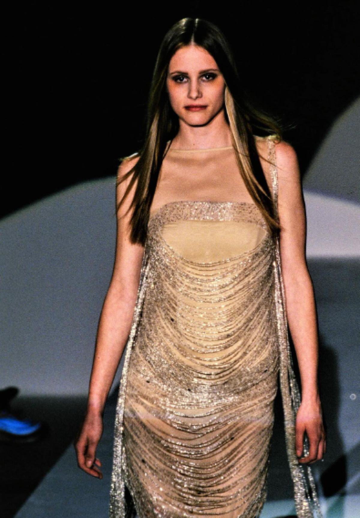 Η Τζορτζίνα Κούπερ σε πασαρέλα πριν από πολλά χρόνια