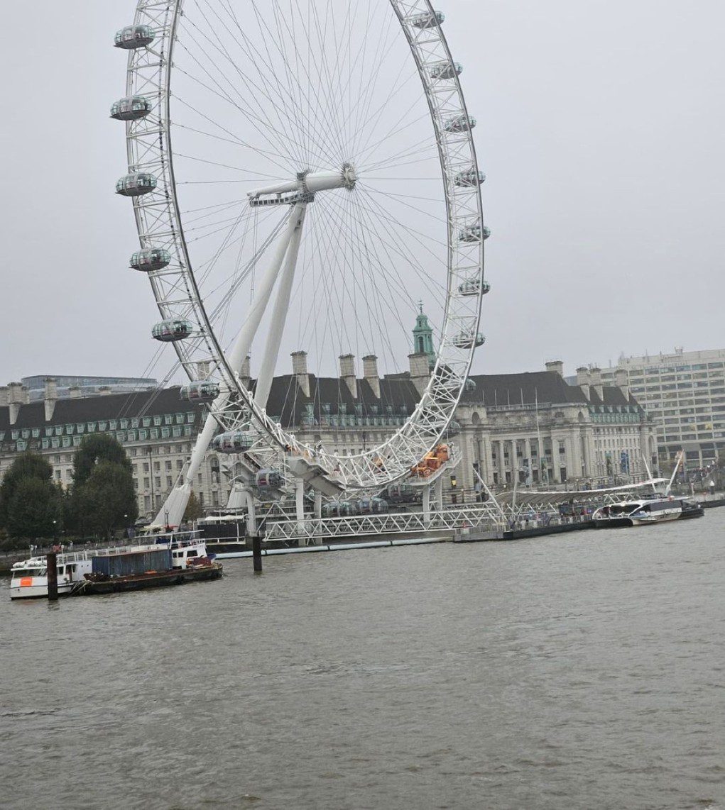 H Βασιλική Μιλλούση που ταξίδεψε στο εξωτερικό και πιο συγκεκριμένα στο Λονδίνο. 