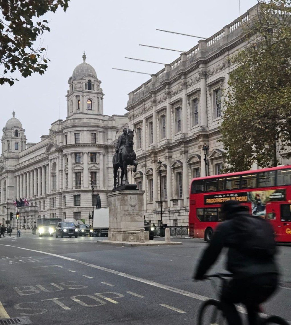 H Βασιλική Μιλλούση που ταξίδεψε στο εξωτερικό και πιο συγκεκριμένα στο Λονδίνο. 