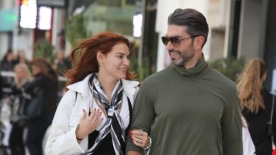 Η Βρισηίδα Ανδριώτου και ο Σπύρος Μαρτίκας χέρι χέρι σε παλιά έξοδό τους στην Αθήνα