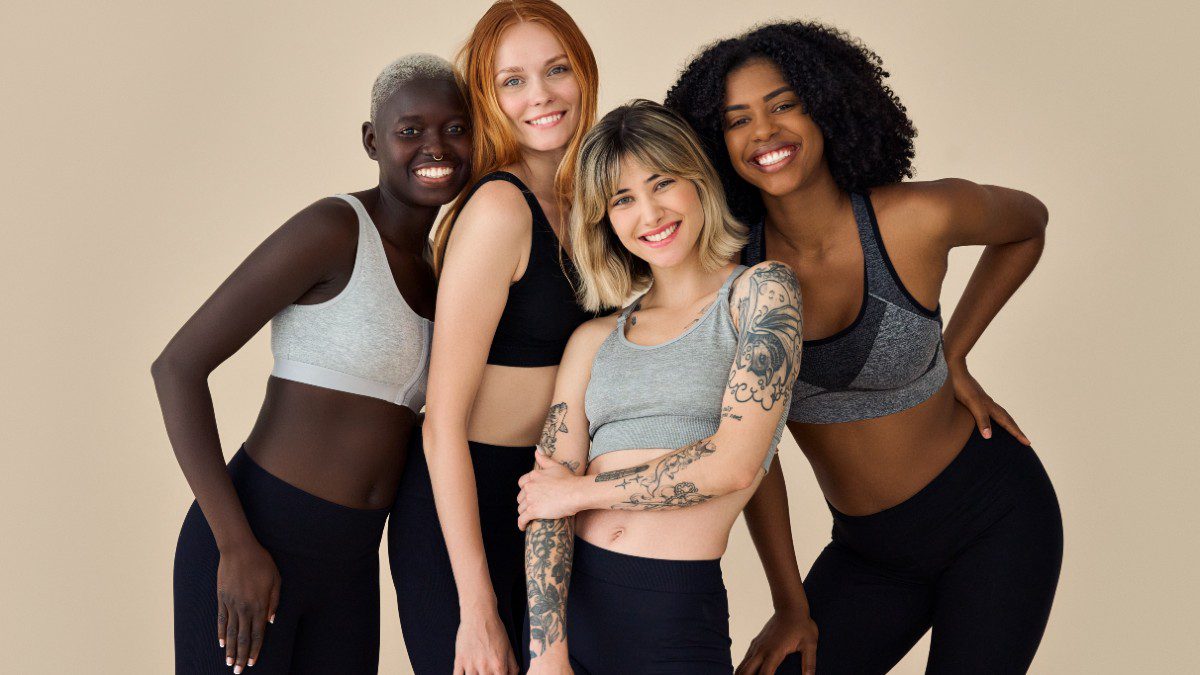 Γυναίκες με sporty look ποζάρουν στον φακό