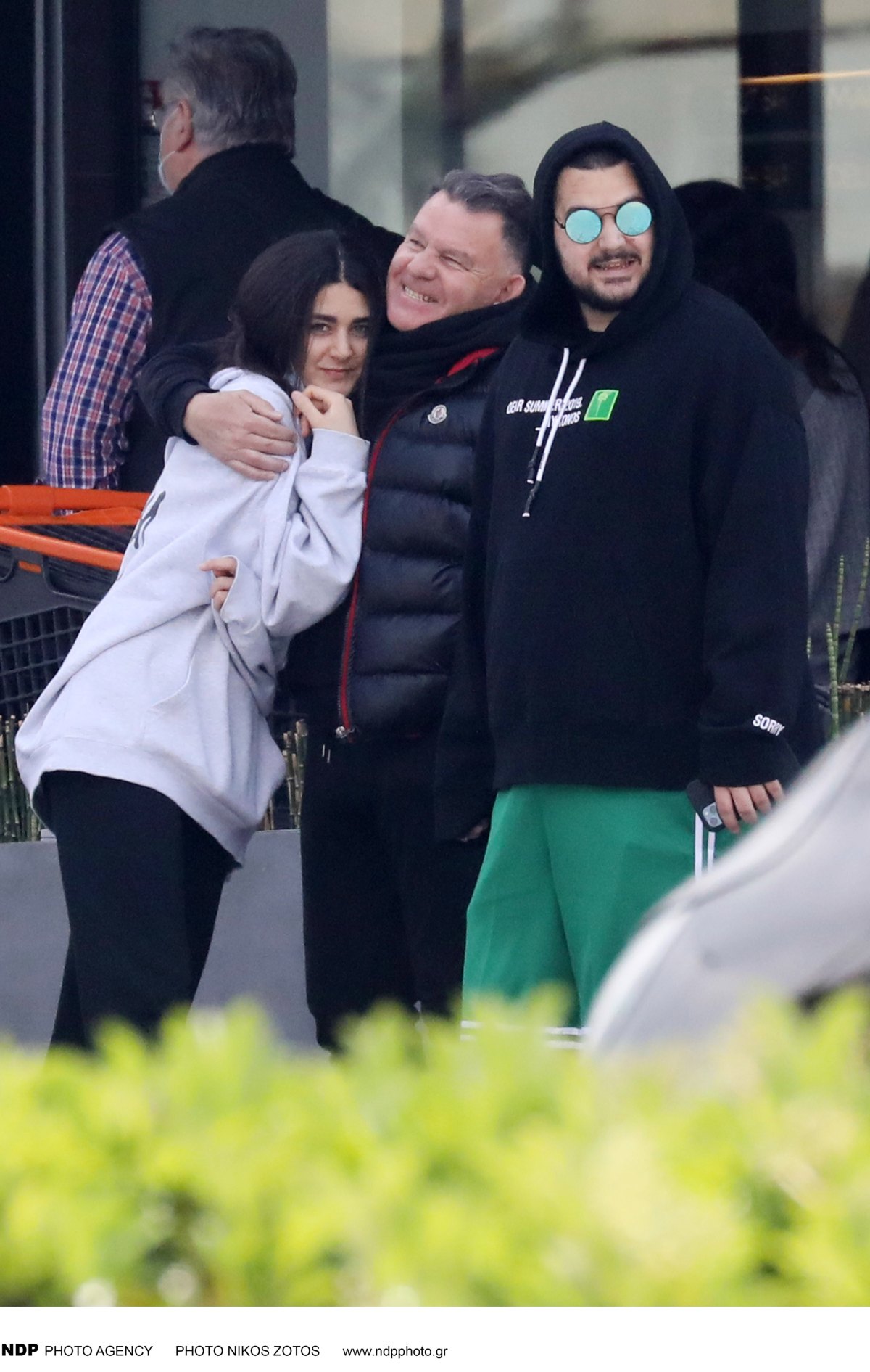 Ο Αλέξης Κούγιας με τα παιδιά του Χρήστο και Μάιρα στη Γλυφάδα