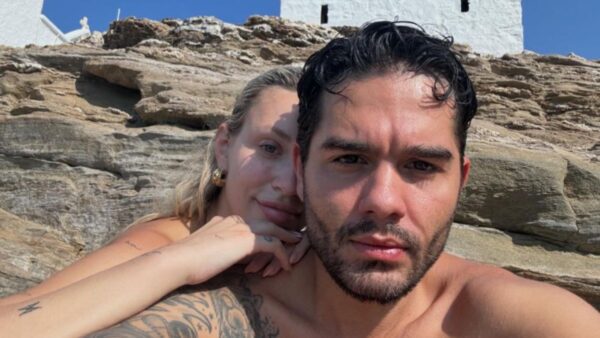 Η ανάρτηση του Χρήστου Μάστορα με την Γαρυφαλλιά Καλληφώνη.