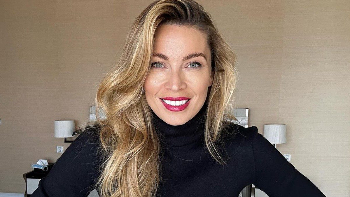 Η Μαριέττα Χρουσαλά με μαύρο φόρεμα