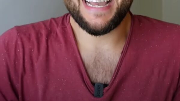 Ο Youtuber Κωνσταντίνος Γιαούζος.