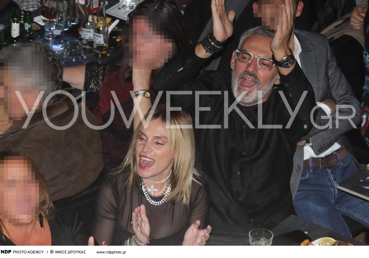 Η Ζουγανέλη και ο Συρίγος χειροκροτούν και φωνάζουν στο θέατρο Άλσος