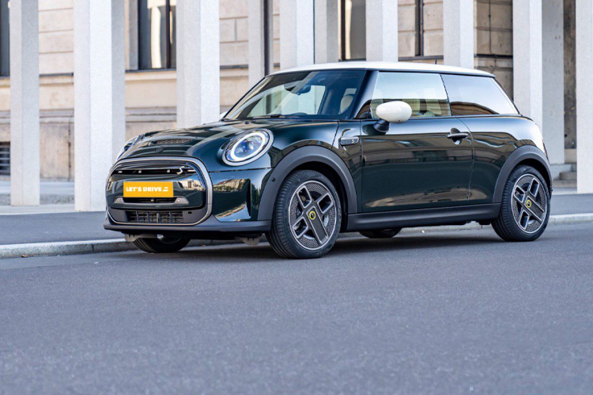 Το Mini Cooper από let's Drive