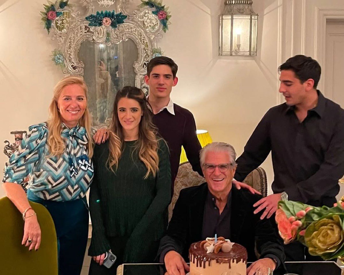 Η Έλενα Μακρή με τον Αντώνη Λυμπέρη και τα παιδιά τους