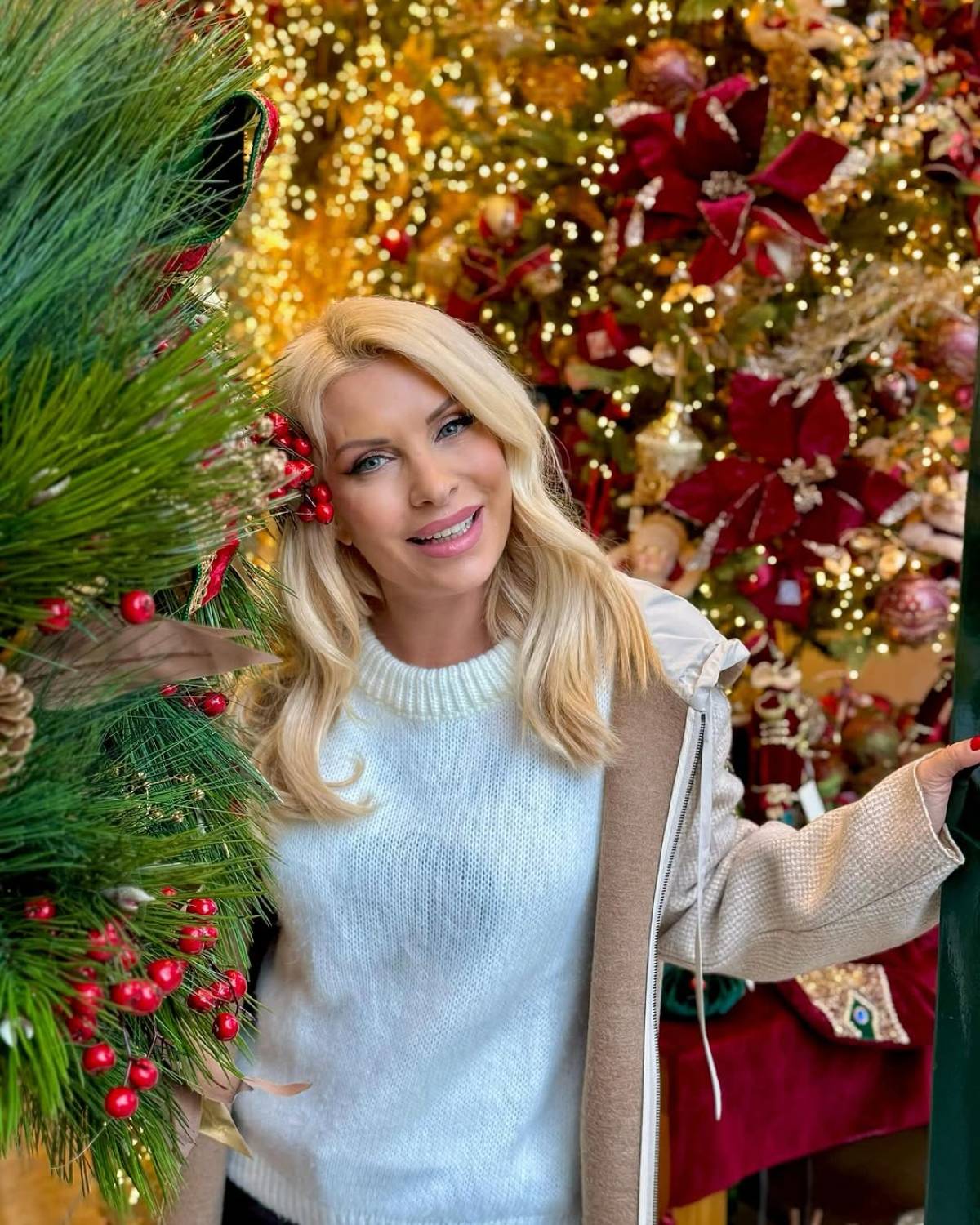 Η Ελένη Μενεγάκη σε γιορτινό mood