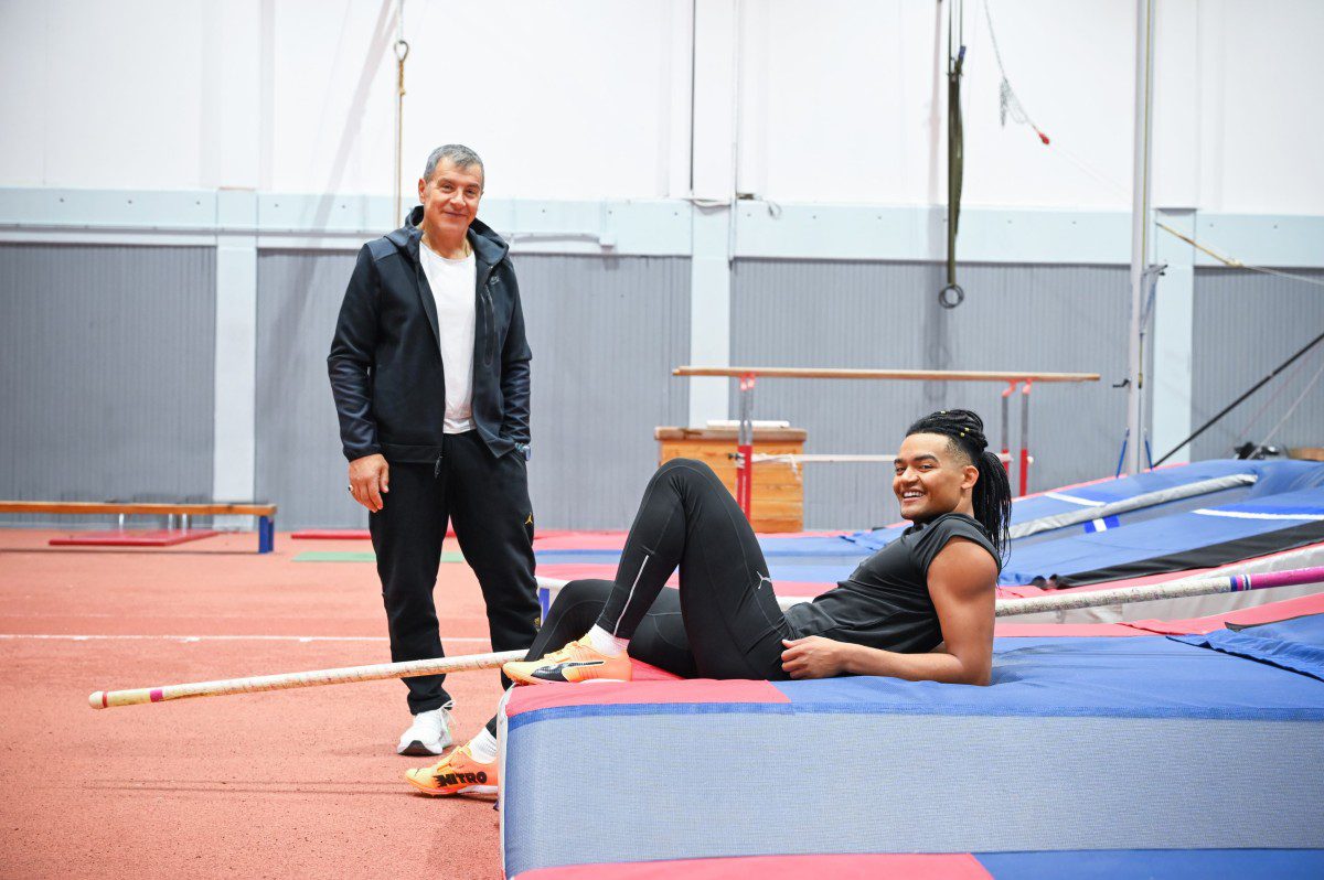 Ο Εμμανουήλ Καραλής με τον Σταύρο Θεοδωράκη