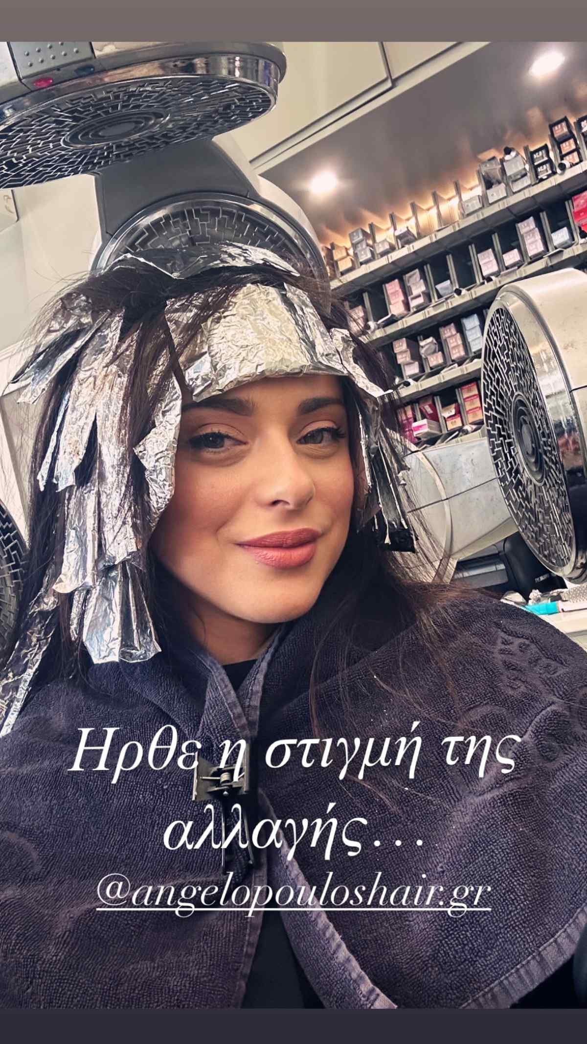 Η Ευαγγελία Συριοπούλου στο κομμωτήριο