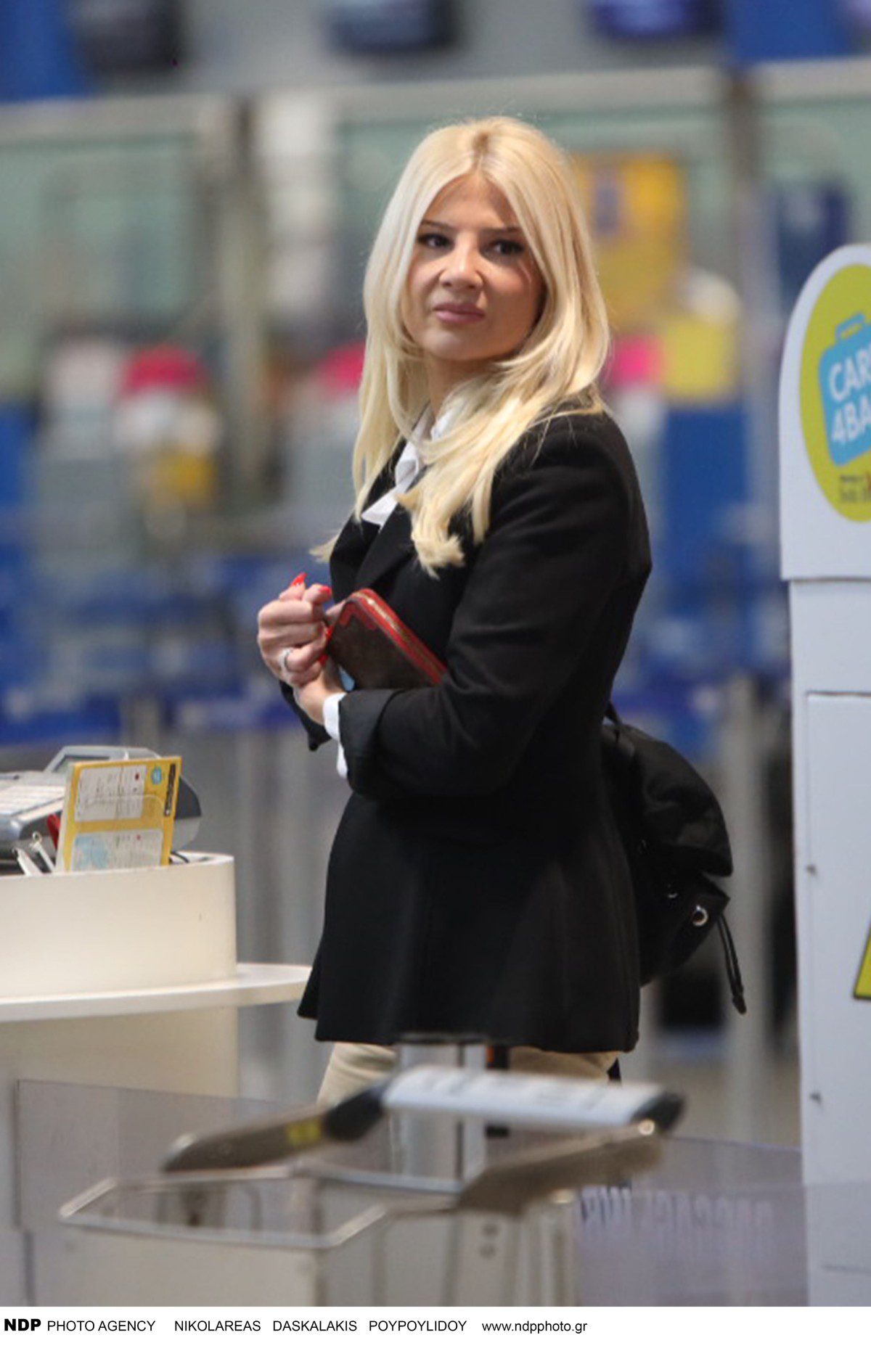 Η Φαίη Σκορδά στο αεροδρόμιο