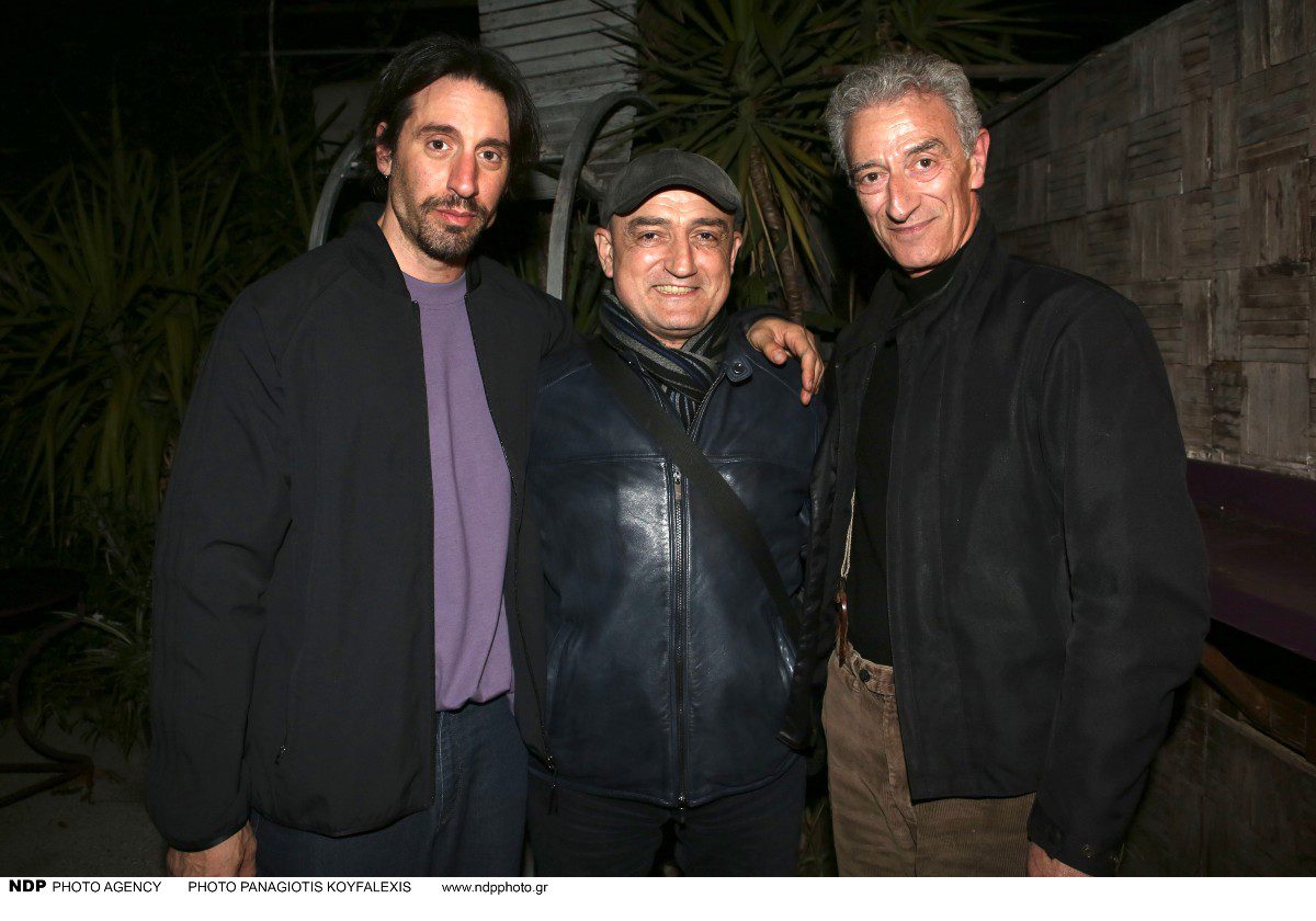 Ο Γιώργος Τριανταφυλλίδης με τον Δημήτρη Ήμελλο και τον Κώστα Φλωκατούλα στην πρεμιέρα της παράστασης «Ο Συνεργός» στο Θέατρο Επί Κολωνώ
