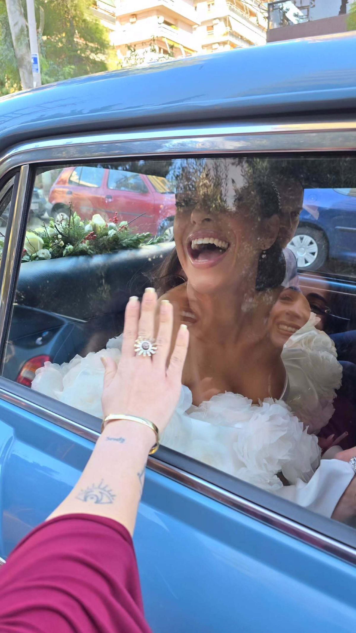 Η Ιζαμπέλλα Φούλοπ αναχωρεί για την εκκλησία