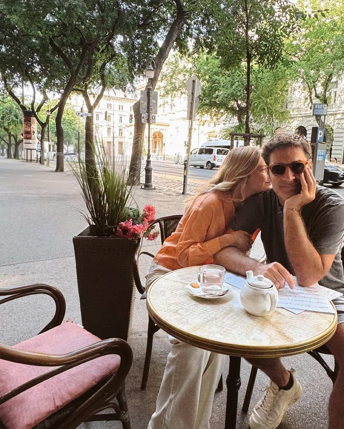 Η Κλέλια Ανδριολάτου με τον Χριστόφορο Παπακαλιάτη