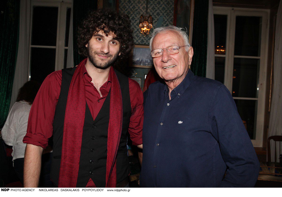 Ο Κώστας Χαρδαβέλλας με τον γιο του, Κωνσταντίνο