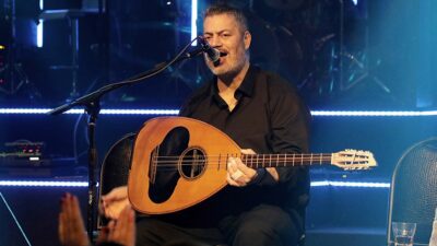 Ο Μανώλης Κονταρός στη σκηνή