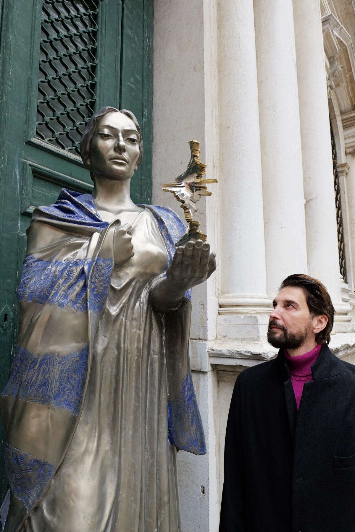 Η Μαρία Κάλλας επιστρέφει στη Βενετία μέσα από την τέχνη του Νίκου Φλώρου