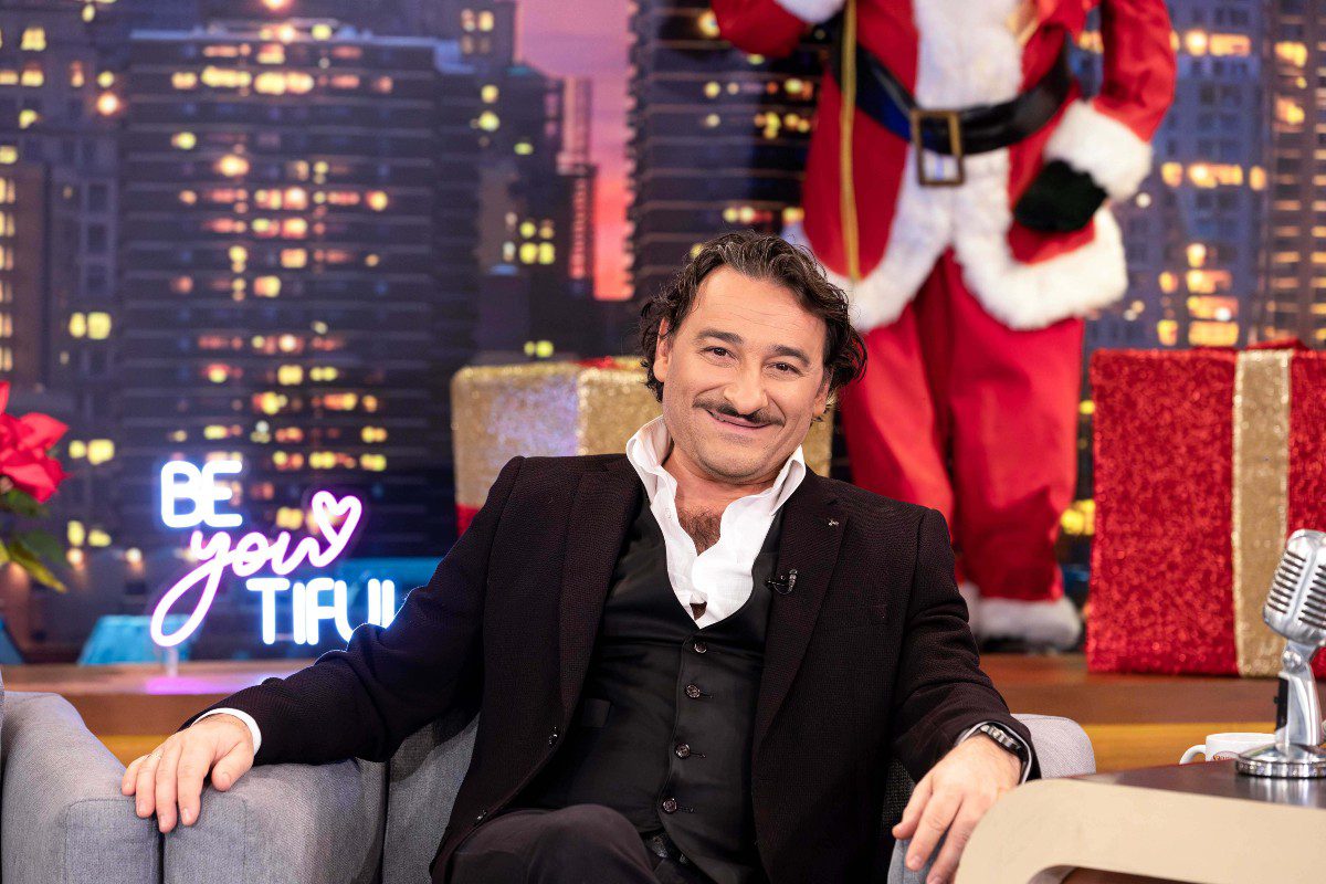 Ο Βασίλης Χαραλαμπόπουλος στο The 2Night Show