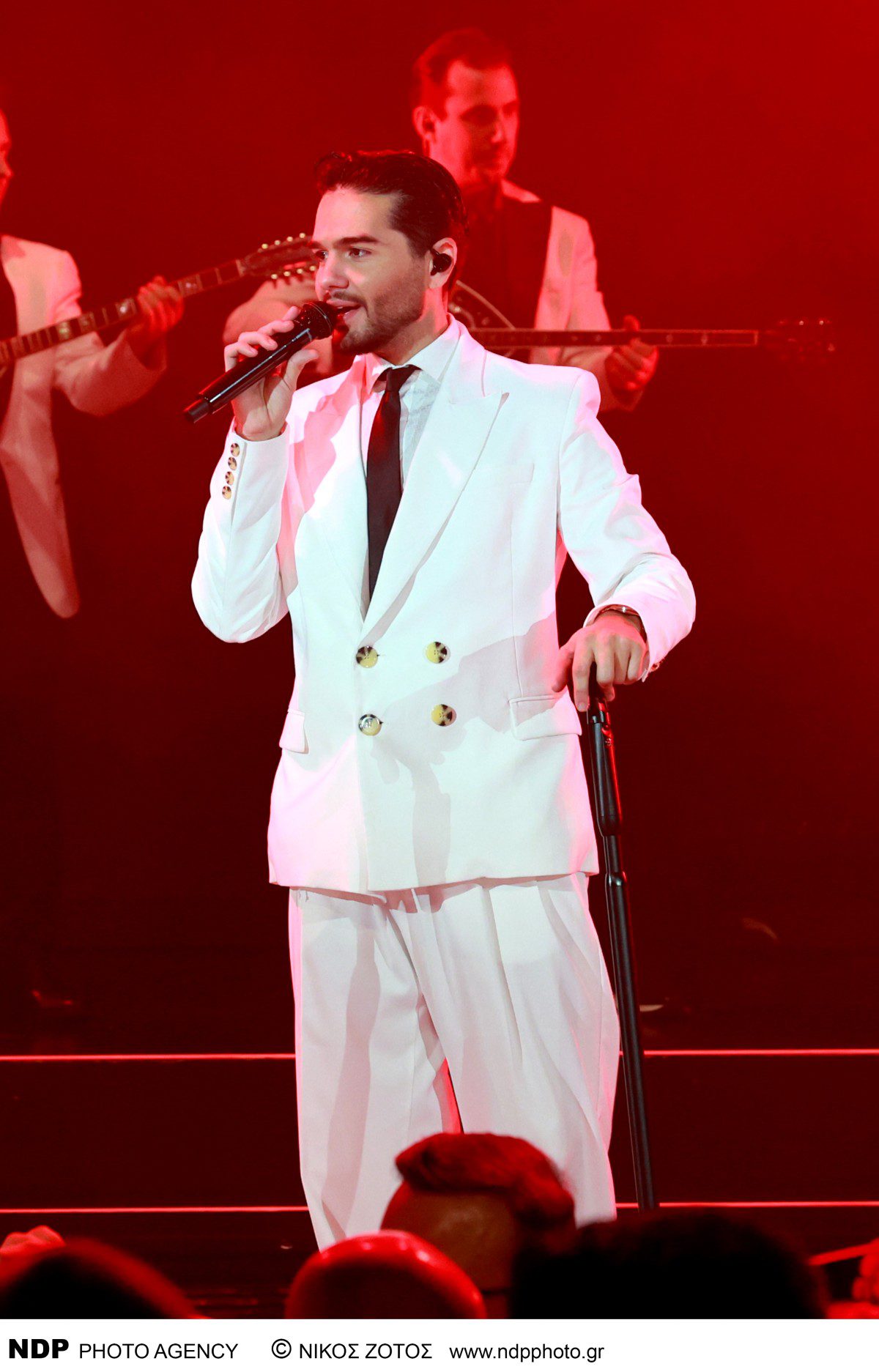 Ο Χρήστος Μάστορας τραγουδάει