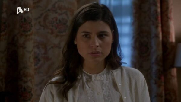 Η Χλόη από τη σειρά Άγιος έρωτας