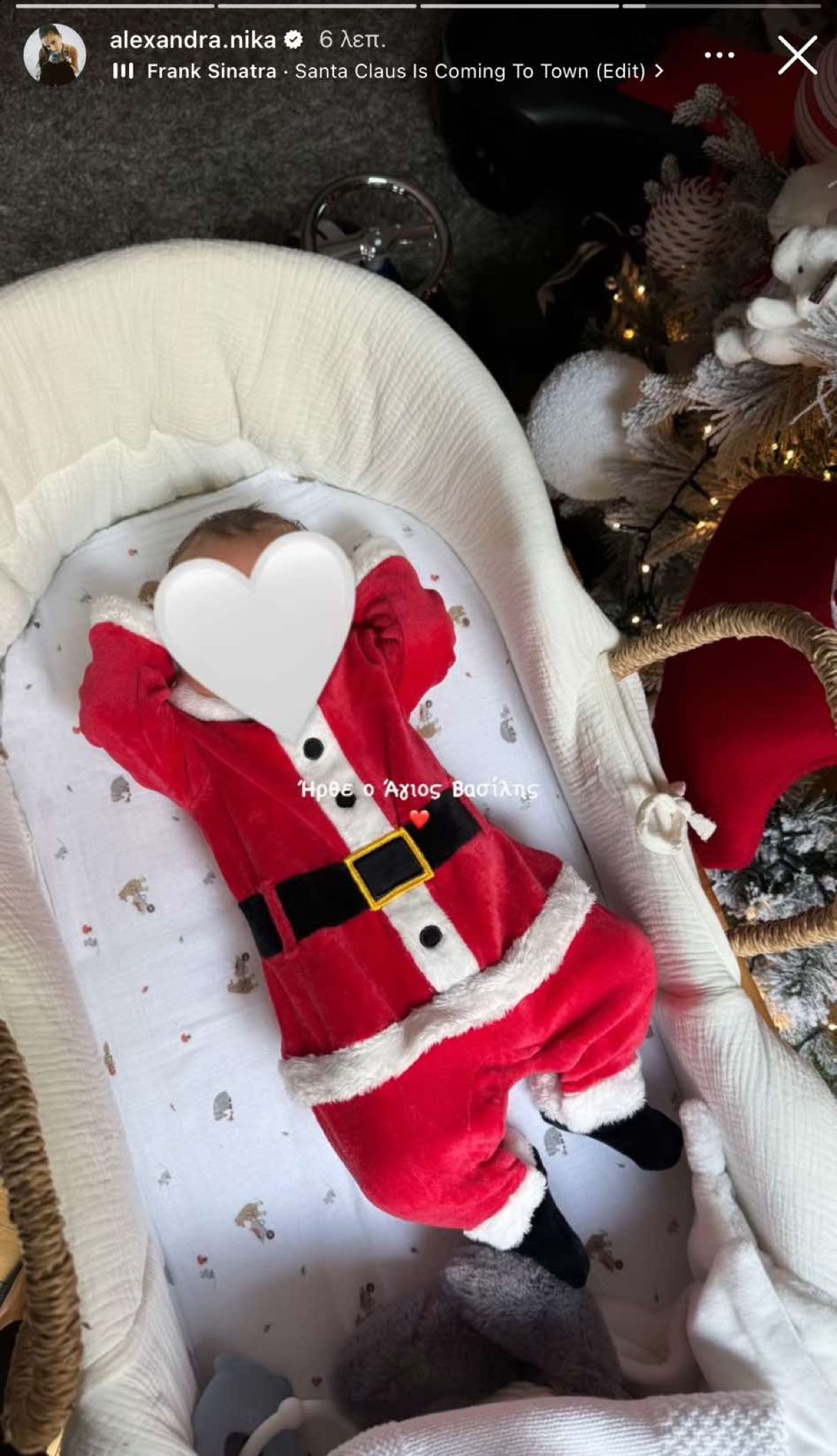Ο γιος της Αλεξάνδρας Νίκα ντυμένος Άγιος Βασίλης