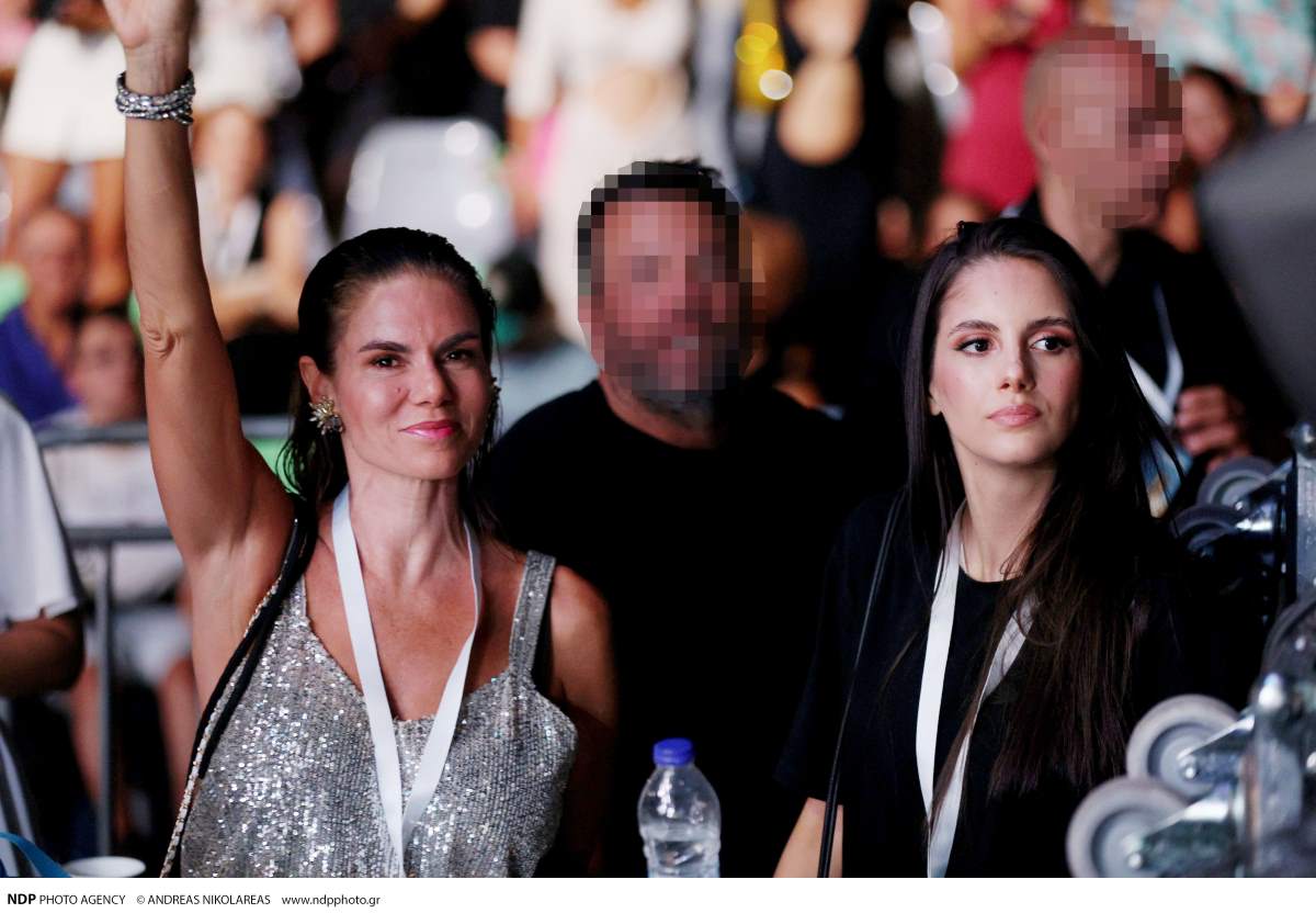 Η Αλεξλάνδρα Νίκα με την Μιράντα Πατέρα στο γήπεδο