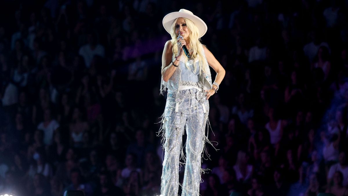 24 επώνυμοι Έλληνες τραγουδιστές που κάνουν καριέρα με «ψεύτικο» όνομα