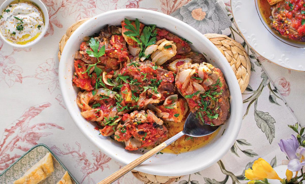 Ανίσια παϊδάκια με κόκκινη σάλτσα