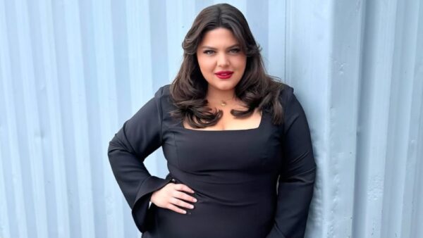 Η Δανάη Μπάρκα με μαύρο φόρεμα