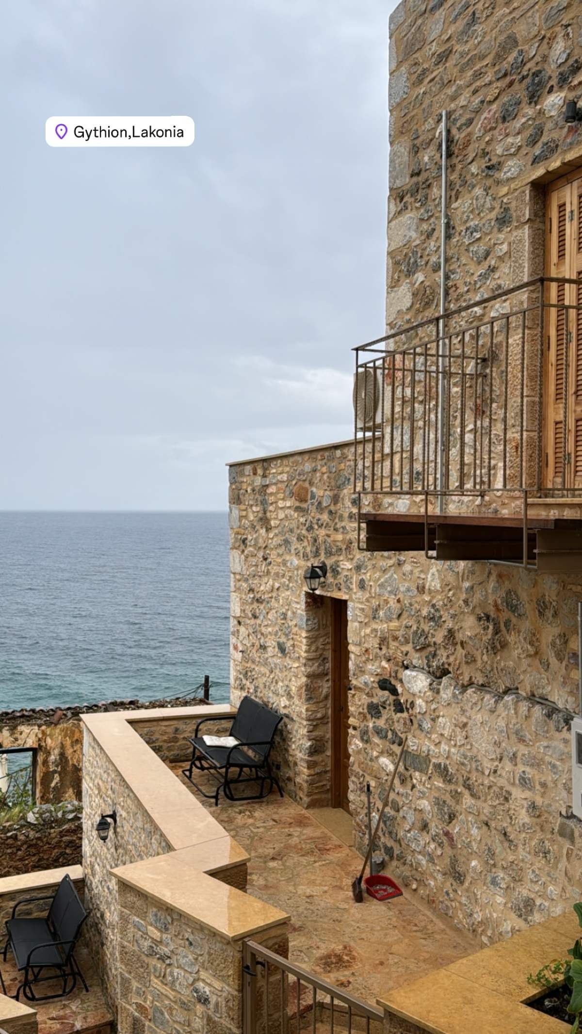 Ο Μπρούνο Τσερέλα μαζί με την Αθηνλά Οικονομάκου στο Γύθειο 