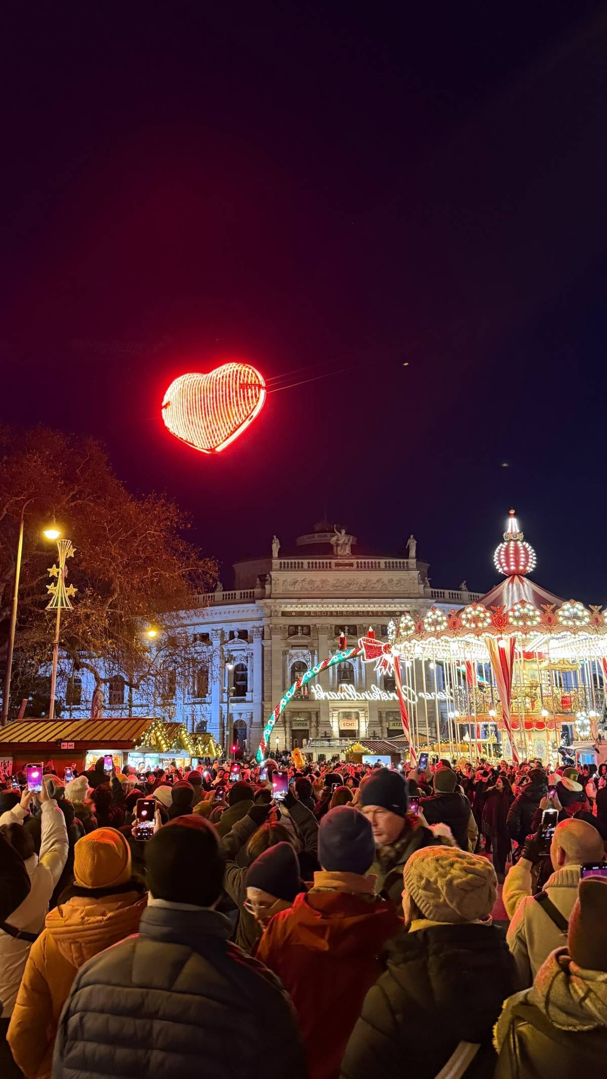 Ελένη Βουλγαράκη & Φώτης Ιωαννίδης: Απόδραση στη Βιέννη - Αγκαλιά στην κάμερα (Φωτογραφίες)