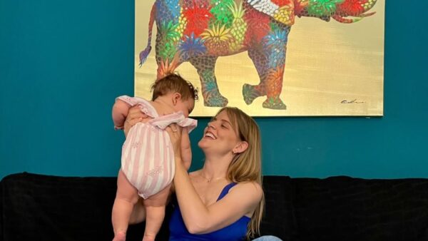 Η Δανάη Μιχαλάκη με την κόρη της