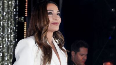 Η Δέσποινα Βανδή στο άναμμα του δέντρου στο Περιστέρι.