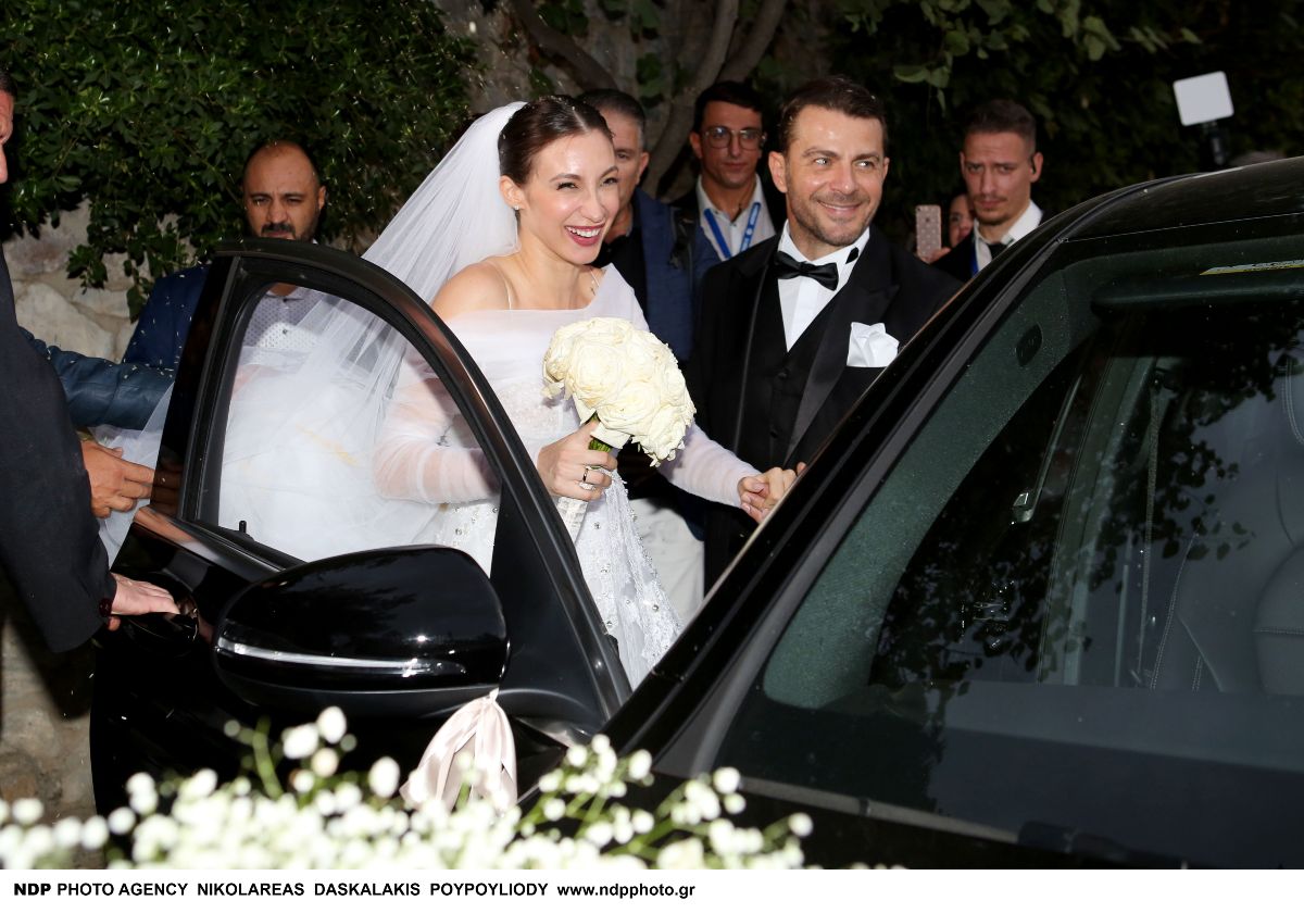 Η Δήμητρα Βαμβακούση και ο Γιώργος Αγγελόπουλος στον γάμο τους το 2023