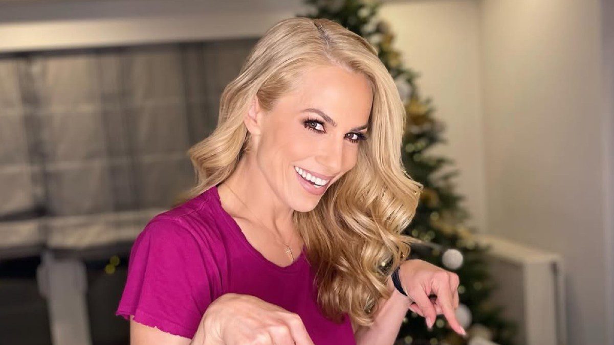 Η Ντορέττα Παπαδημητρίου στο σαλόνι του σπιτιού της