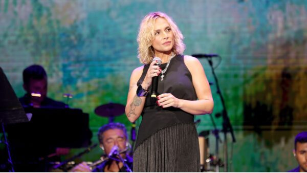 H Ελεωνόρα Ζουγανέλη τραγουδάει στο Καλλιμάρμαρο