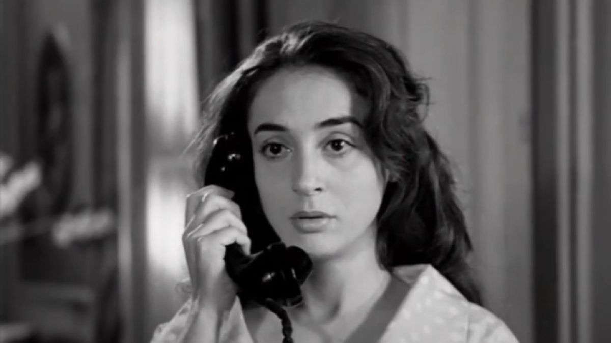 Η Έλλη Λαμπέτη σε σκηνή από ελληνική ταινία