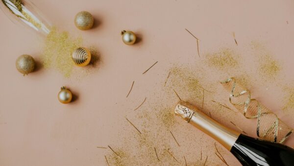 Ποτήρι με μπάλες και σαμπάνια