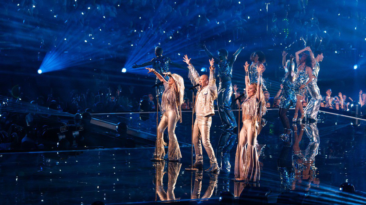 Συγκρότημα τραγουδάει στη eurovision