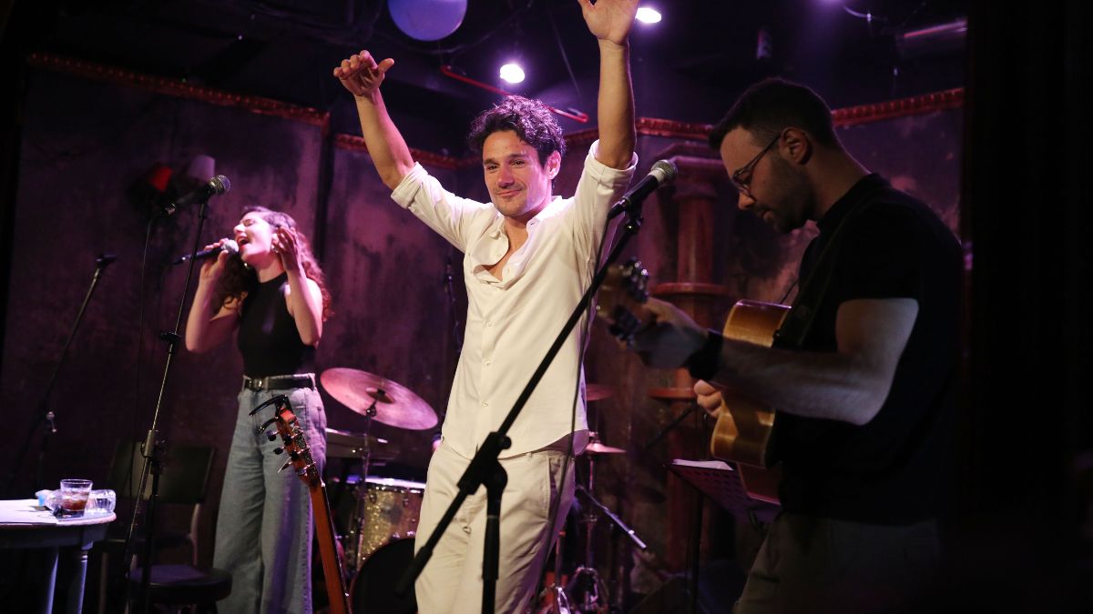 Ο Πάνος Βλάχος σε συναυλία του.