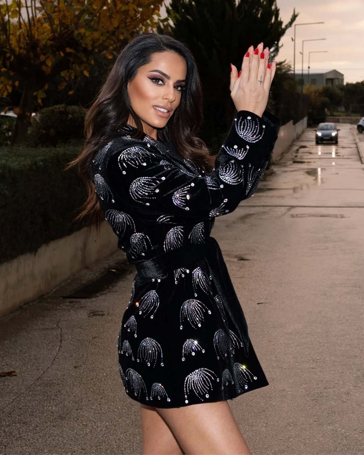 Το πανωφόρι με ζώνη της Μαρίας Αντωνά