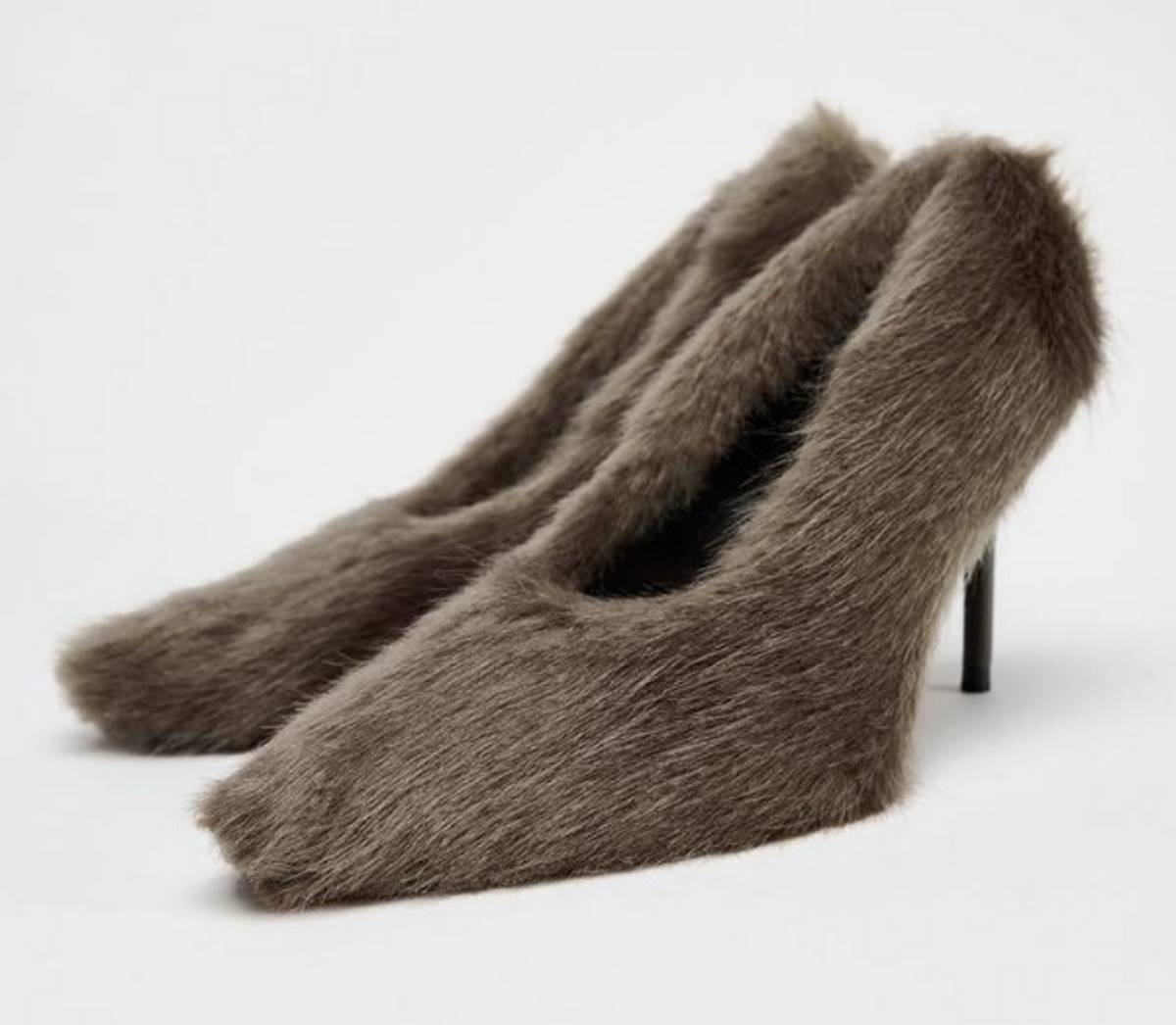 γόβες μπεζ με γούνα zara