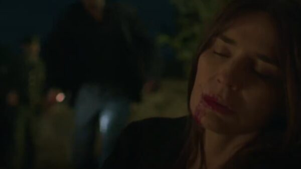 Ο Χάρης βρίσκει την Άννα αναίσθητη στο δάσος στην σειράς Η Παραλία.