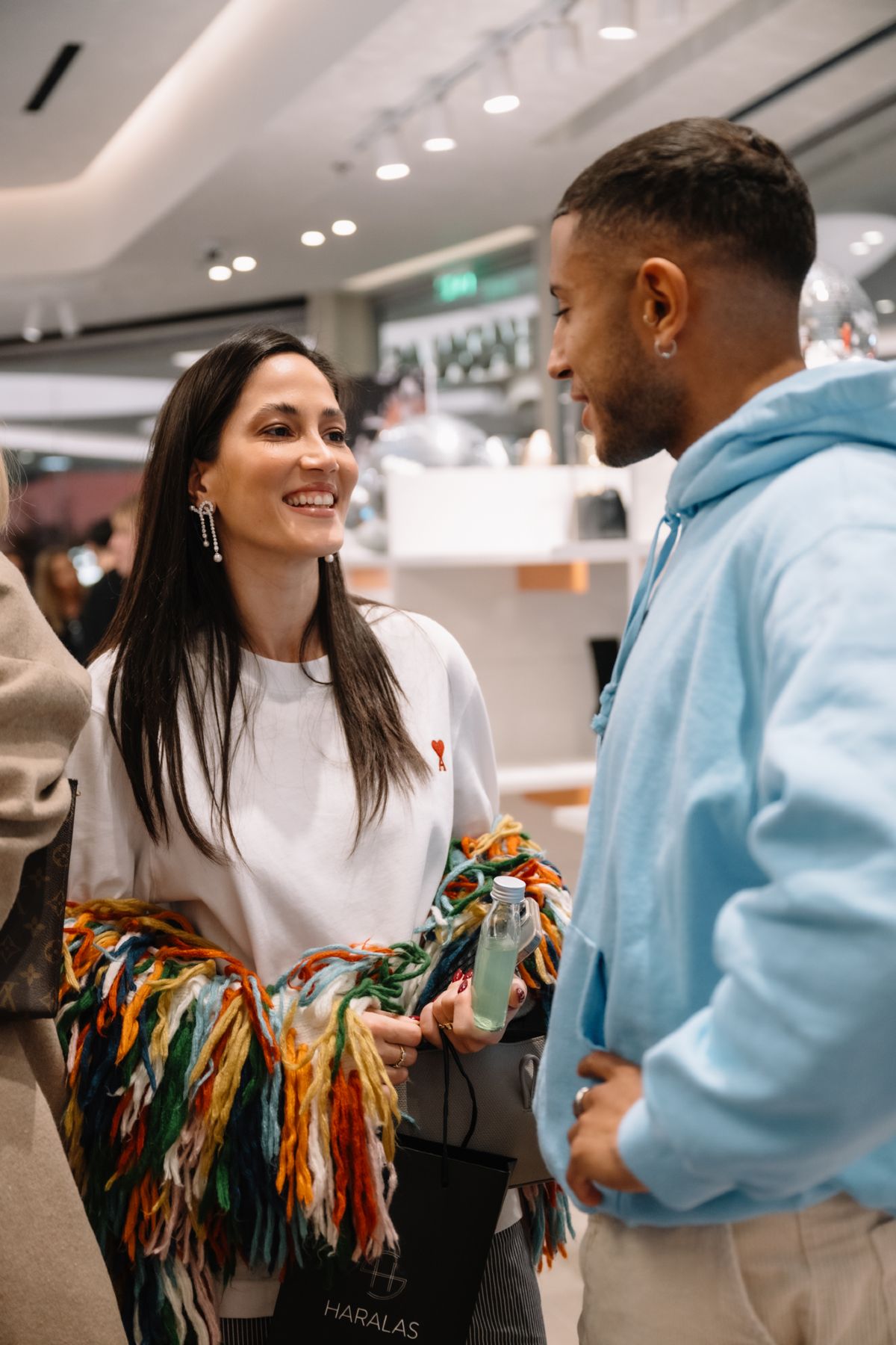 Η UGG παρουσιάζει την συλλογή New Heights στο ολοκαίνουργιο κατάστημα Haralas στο River West