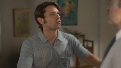 Ο Ορέστης φωνάζει γιατί είναι εξοργισμένος