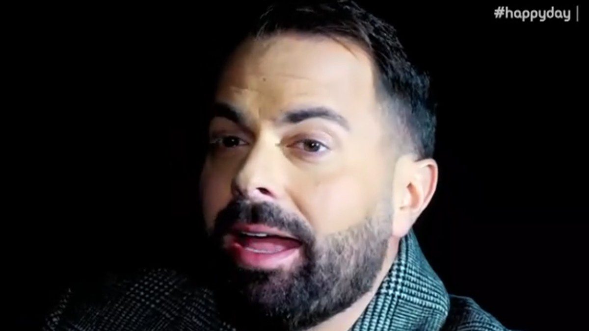 Ο Ηλίας Βρεττός μίλησε στο Happy day