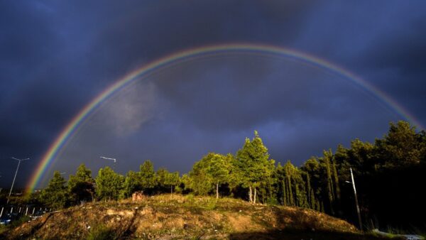Ο καιρός με ένα ουράνιο τόξο